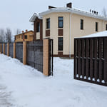 Штакетник 136 с бор. П-образный, трапеция, RAL 8017, шахматка, автоматика, пиксы, зима